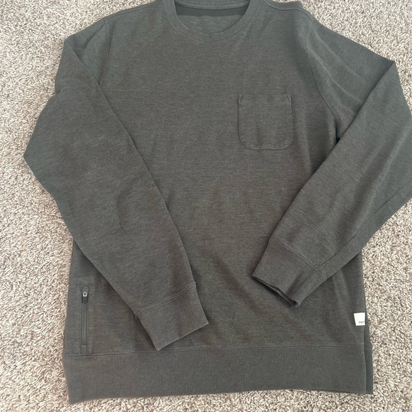 Vuori Men's Jeffrey sweatshirt with pocket size large
